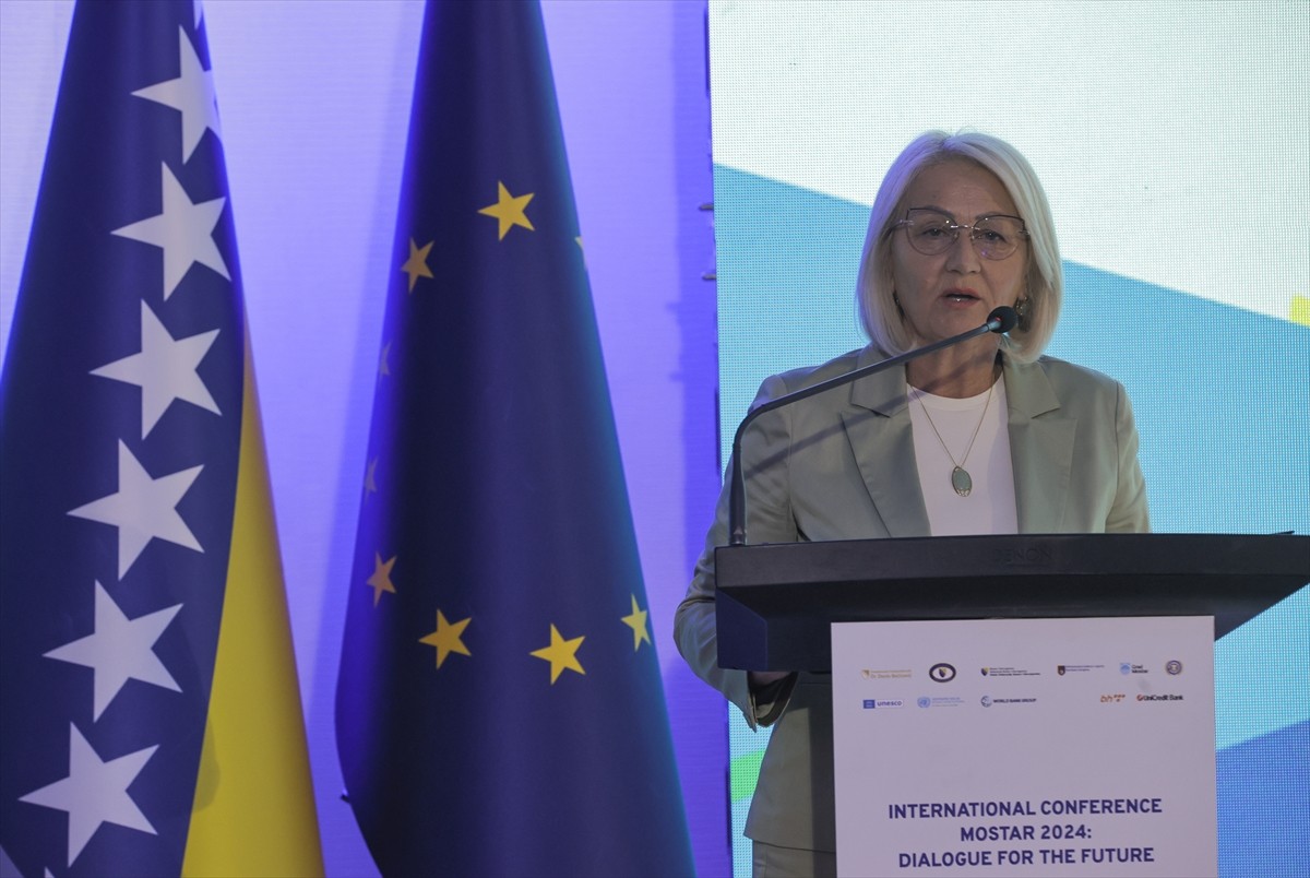 Bosna Hersek'in Mostar şehrinde, Mostar Köprüsü'nün yeniden yapılışının 20'nci yılı dolayısıyla...