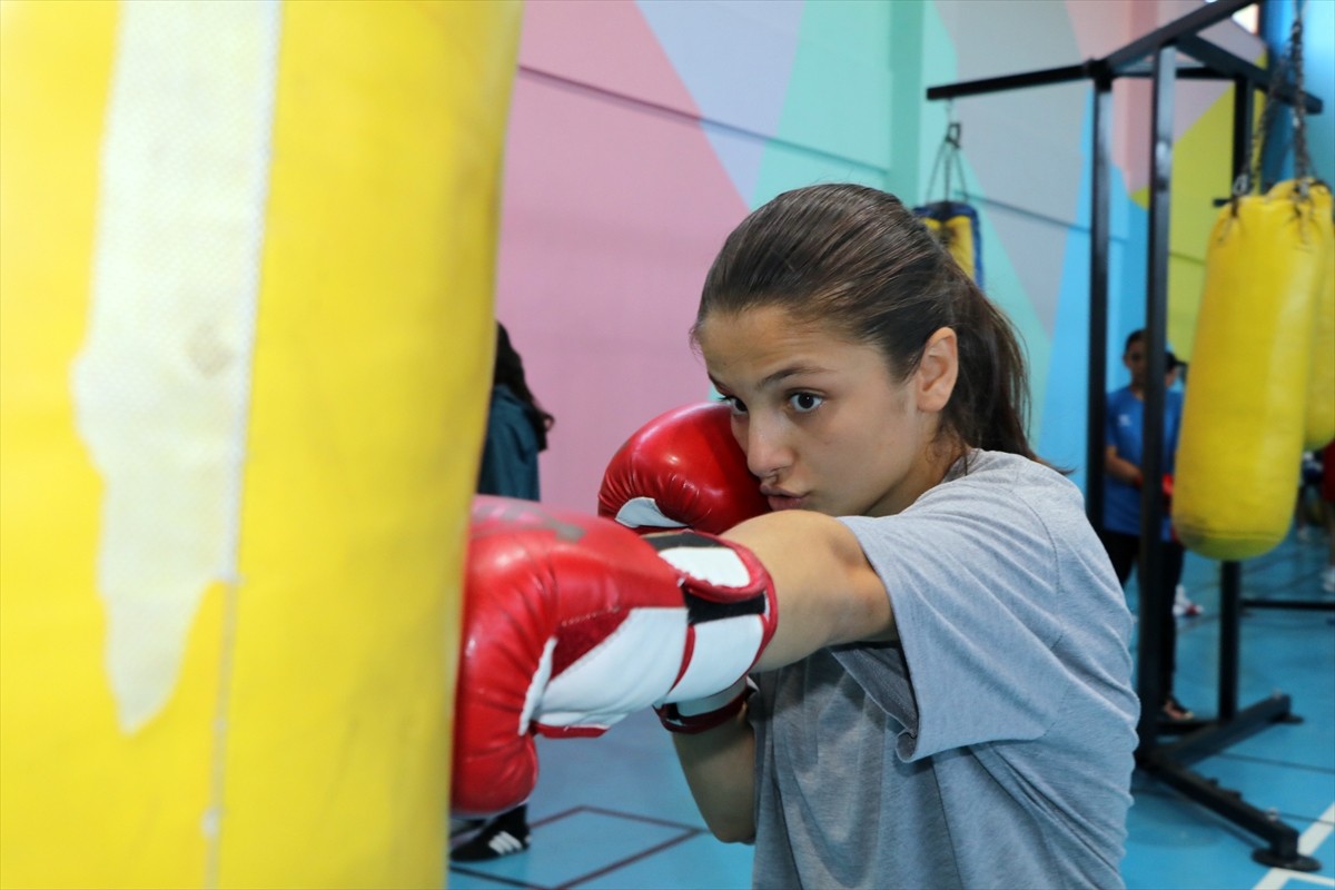 Bosna Hersek'te 1-11 Ağustos'ta düzenlenecek Avrupa Şampiyonası'na Çankırı'da hazırlanan Üst Minik...