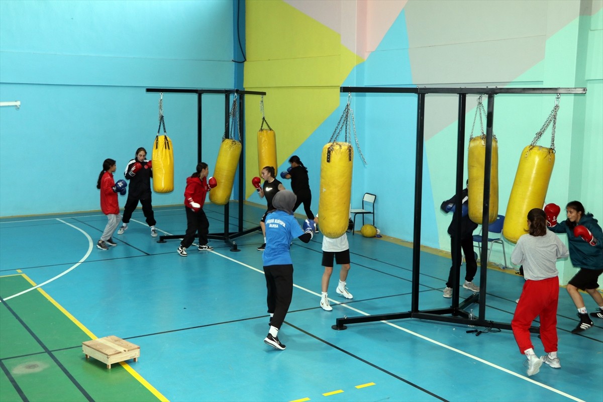 Bosna Hersek'te 1-11 Ağustos'ta düzenlenecek Avrupa Şampiyonası'na Çankırı'da hazırlanan Üst Minik...