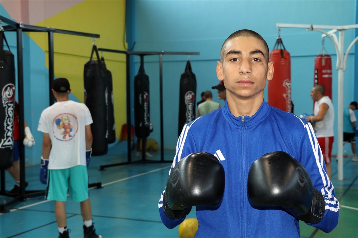 Bosna Hersek'te 1-11 Ağustos'ta düzenlenecek Avrupa Şampiyonası'na Çankırı'da hazırlanan Üst Minik...