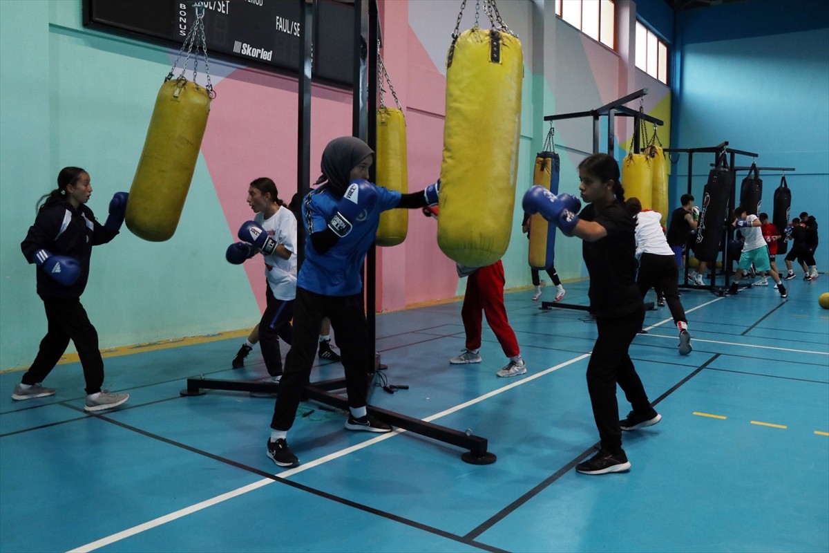 Bosna Hersek'te 1-11 Ağustos'ta düzenlenecek Avrupa Şampiyonası'na Çankırı'da hazırlanan Üst Minik...