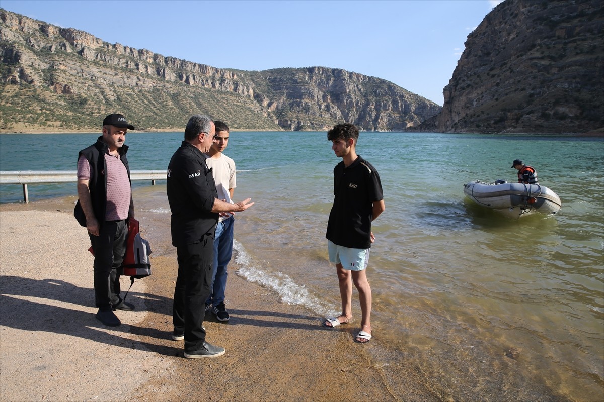 Bunaltıcı sıcakların yaşandığı yaz aylarında sulama kanalları, nehirler ve göletlerde yaşanan...