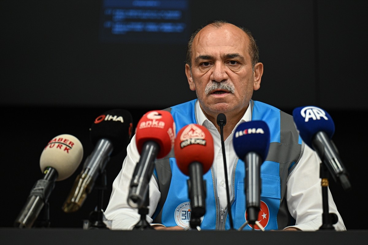 Büro Memur-Sen Genel Başkanı Yusuf Yazgan, Büro Memur-Sen Genel Merkezi'nde düzenlediği basın...