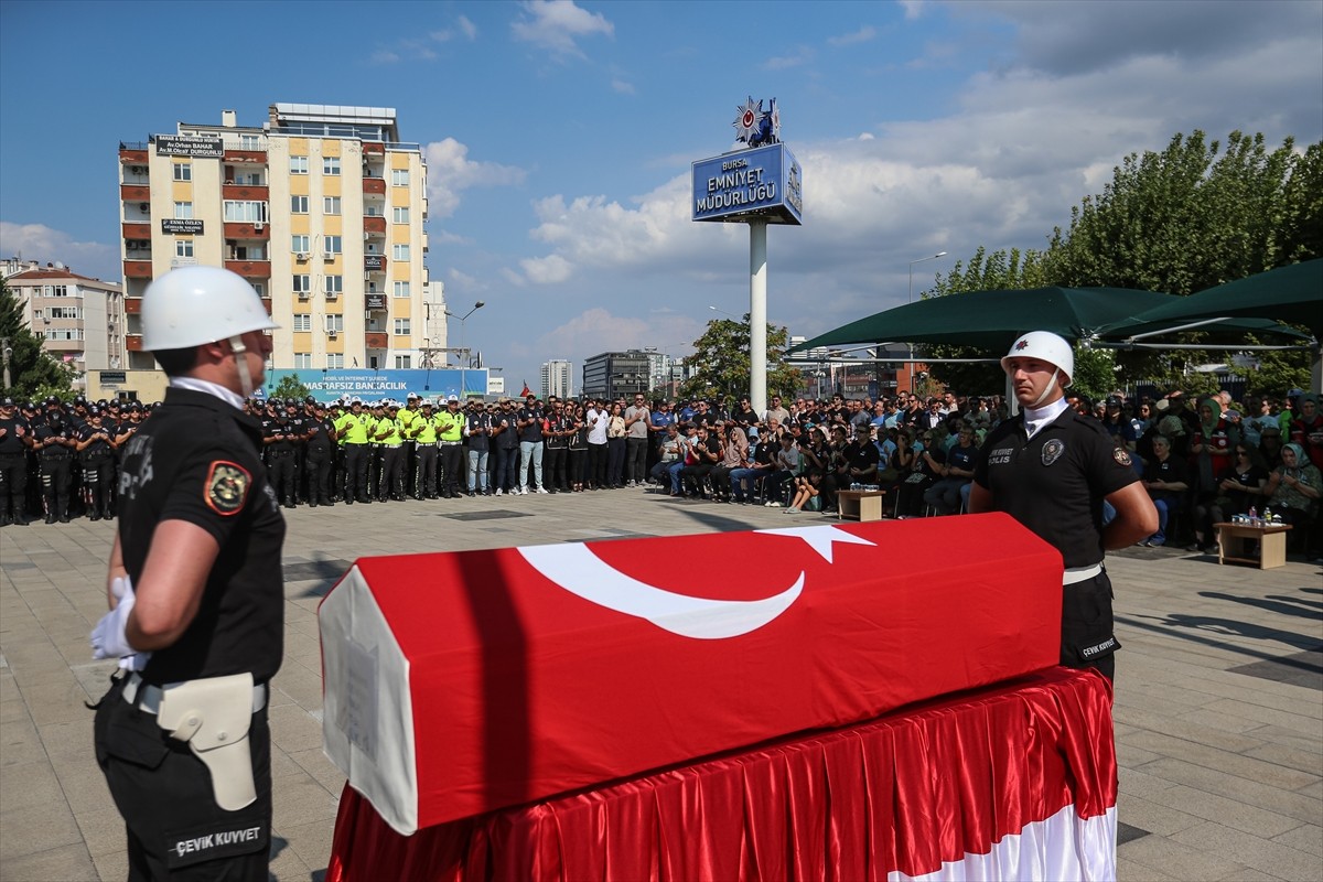 Bursa'da kanser tedavisi gördüğü sırada 47 yaşında vefat eden İl Emniyet Müdür Yardımcısı Özay...