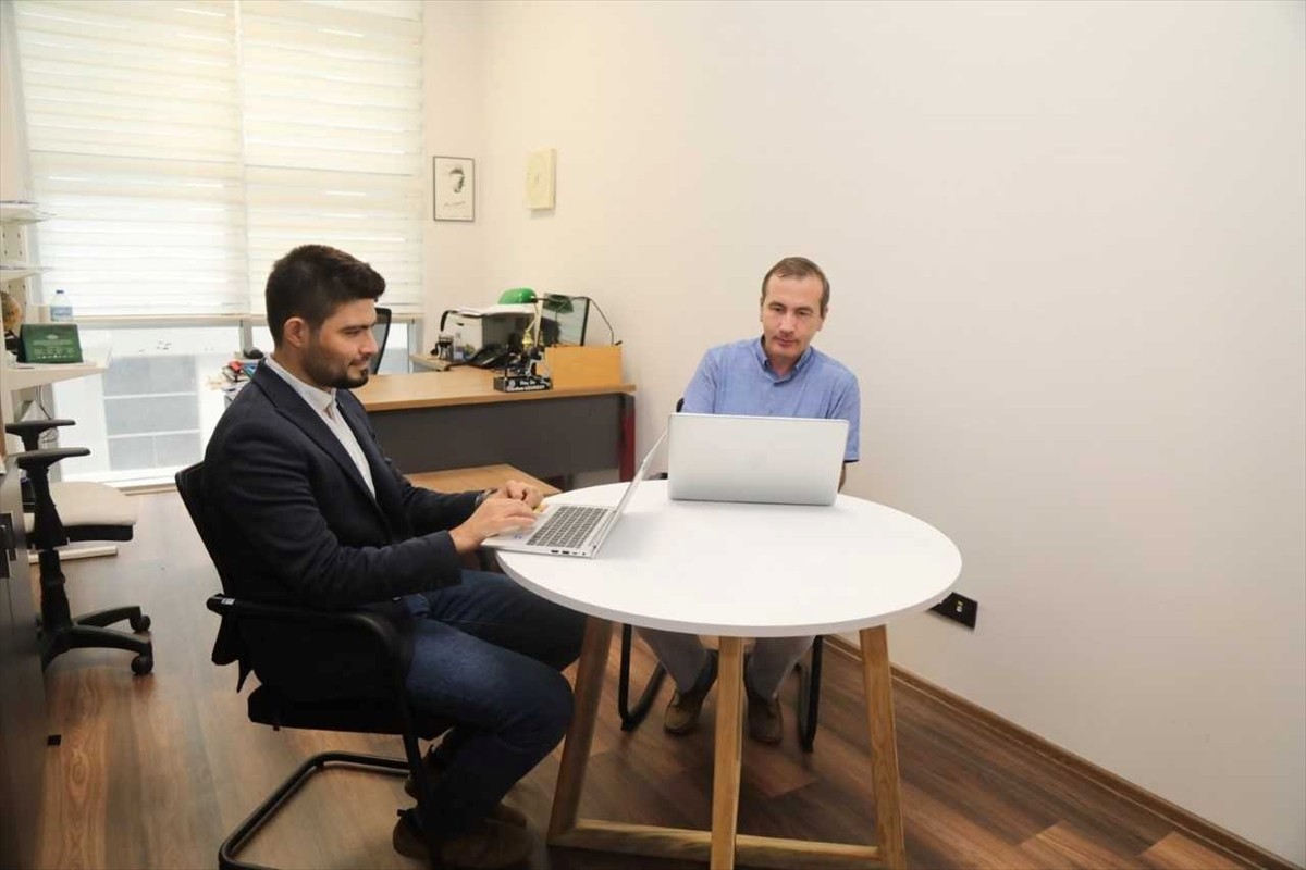 Bursa Teknik Üniversitesi'nde (BTÜ), aracın önündeki yol profilinin taranmasını sağlayan bir...