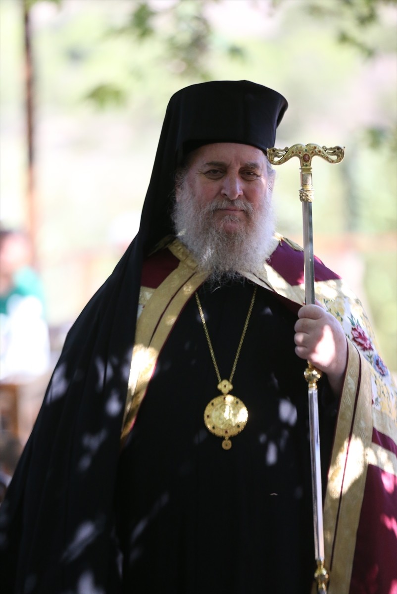 Çanakkale'nin Bozcaada ilçesinde Rumlar, Aya Paraskevi Günü dolayısıyla Ayazma Manastırı'nda...