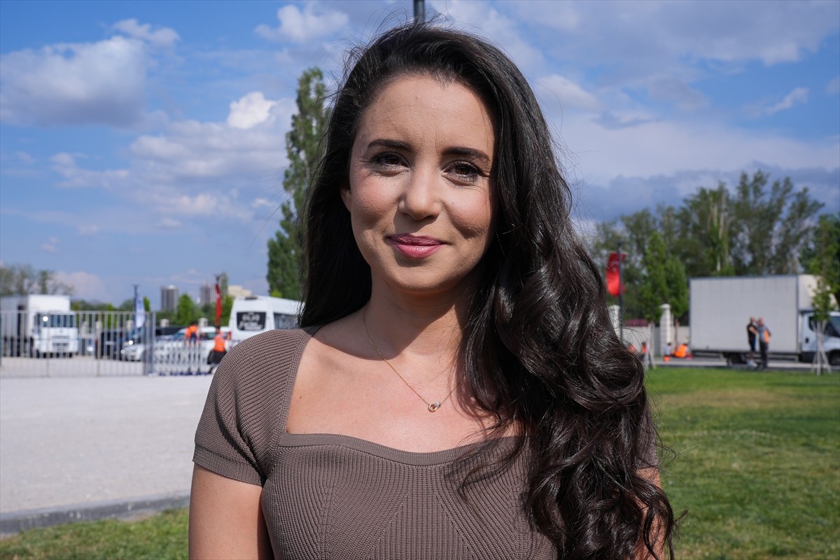 Caz, blues, pop, funk ve elektronik müziği modern tınılarla buluşturan piyanist, besteci, söz...