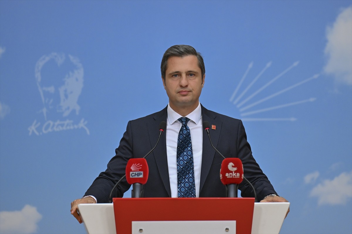 CHP Genel Başkan Yardımcısı ve Parti Sözcüsü Deniz Yücel, parti genel merkezinde Genel Başkan...