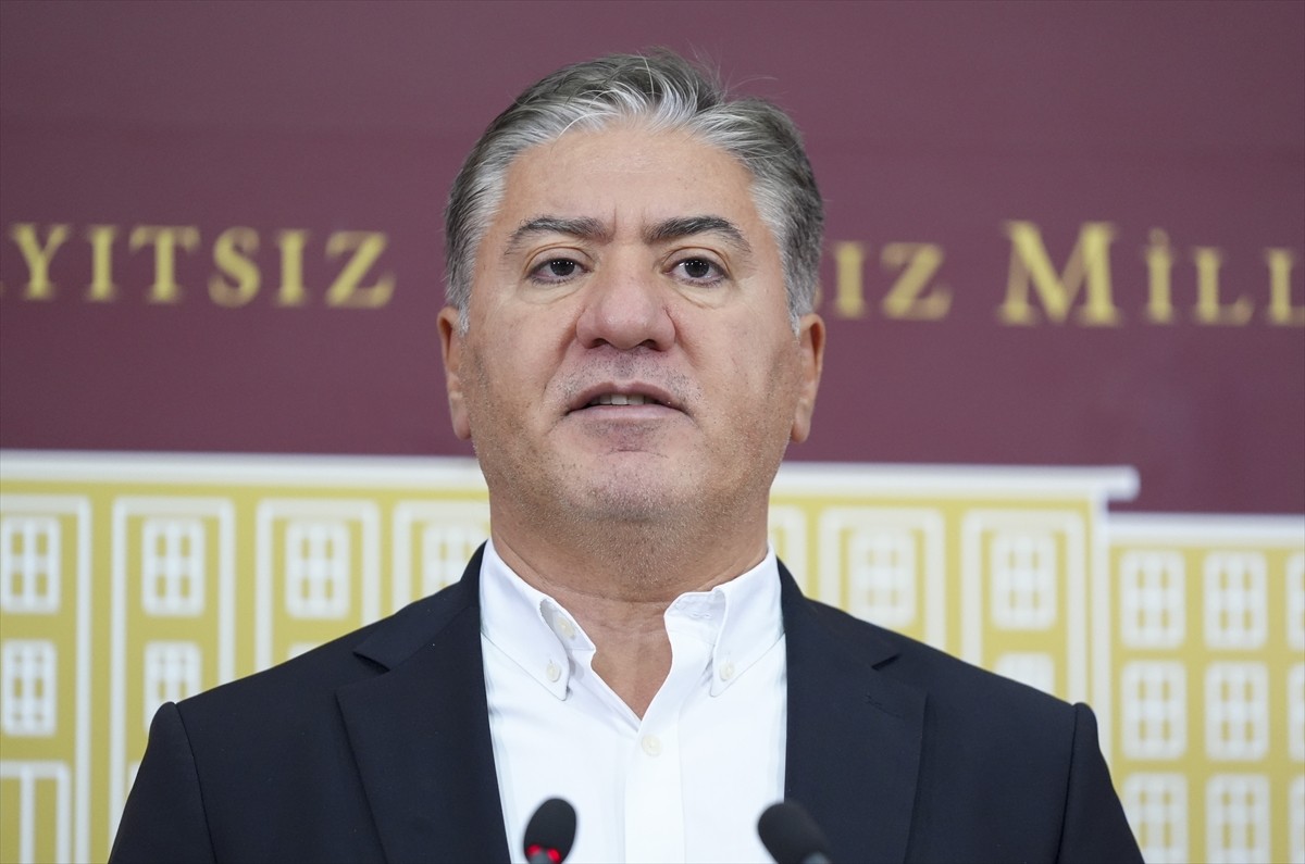 CHP Grup Başkanvekili Murat Emir, Meclis'te basın toplantısı düzenledi. 