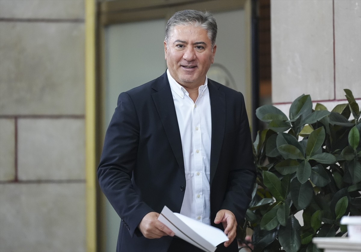 CHP Grup Başkanvekili Murat Emir, Meclis'te basın toplantısı düzenledi. 