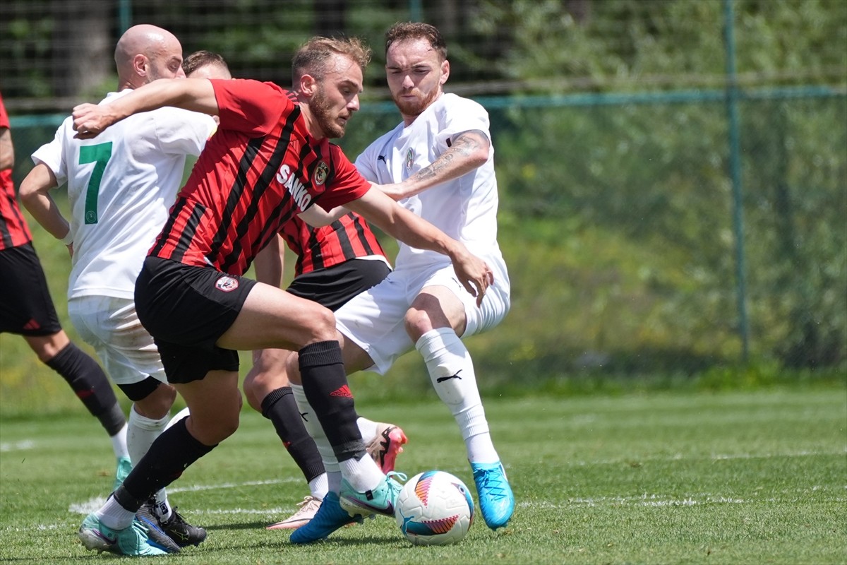 Corendon Alanyaspor, hazırlık maçında Gaziantep FK ile karşılaştı. Gaziantep FK'lı futbolcu Kacper...