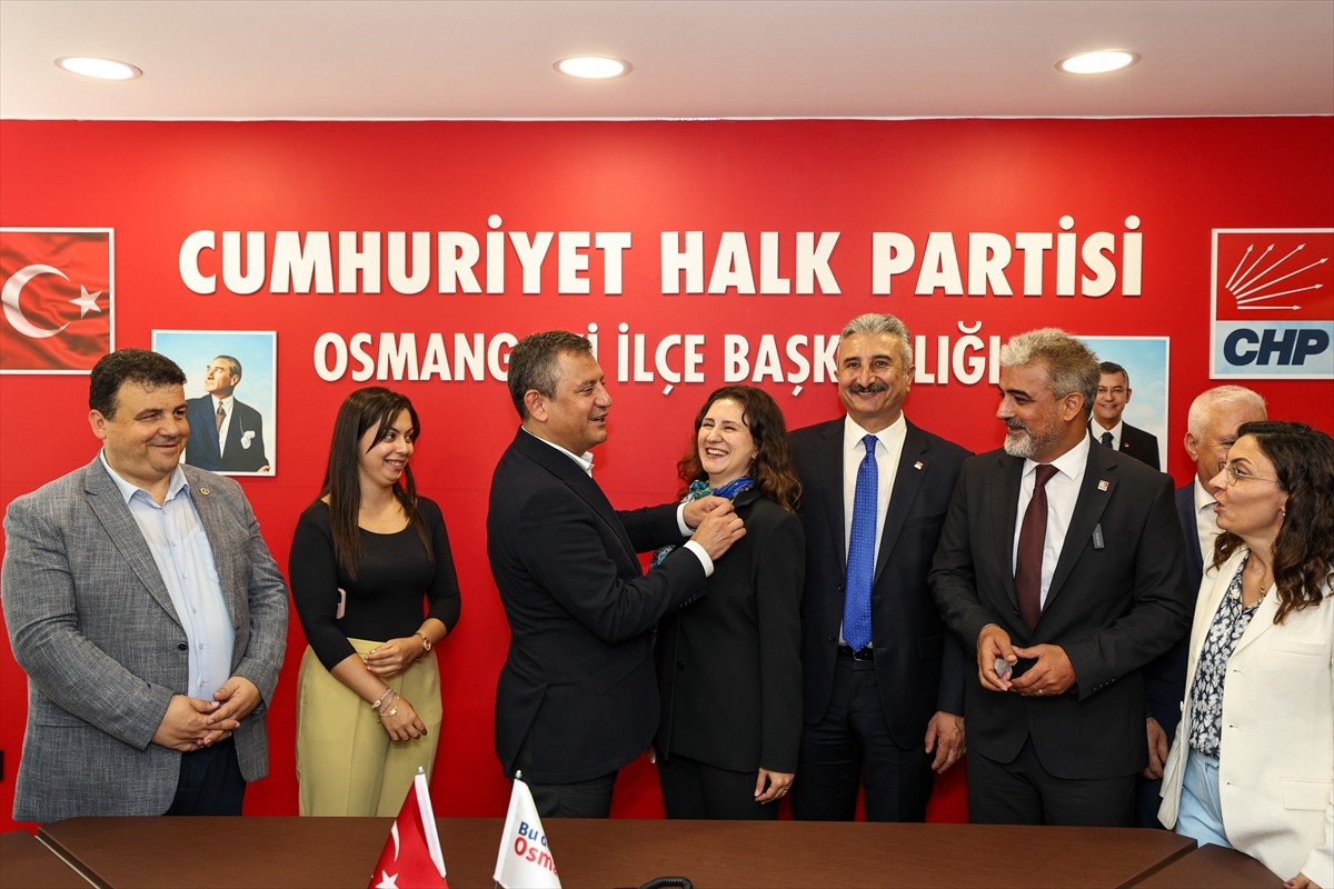 Cumhuriyet Halk Partisi (CHP) Genel Başkanı Özgür Özel, partisinin Osmangazi İlçe Başkanlığını...