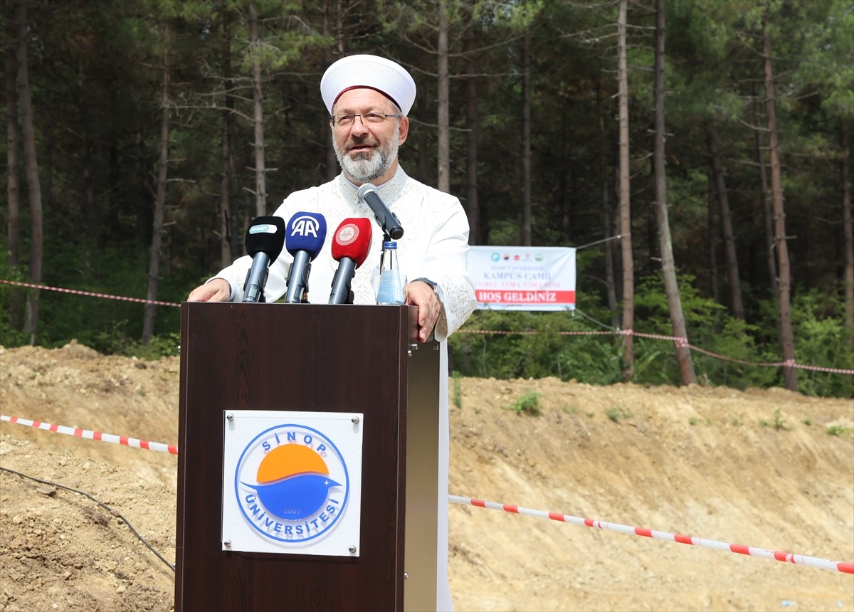 Diyanet İşleri Başkanı Ali Erbaş (sol 5), Sinop Üniversitesi Kampüs Cami temel atma törenine...