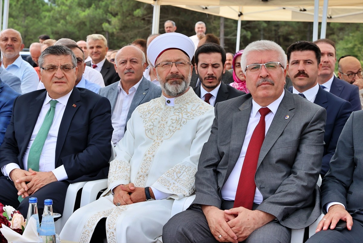 Diyanet İşleri Başkanı Ali Erbaş (sol 5), Sinop Üniversitesi Kampüs Cami temel atma törenine...