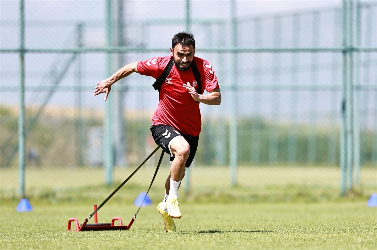 EMS Yapı Sivasspor, 2024-2025 sezonu hazırlıklarının ikinci etap çalışmalarını Erzurum'da teknik...