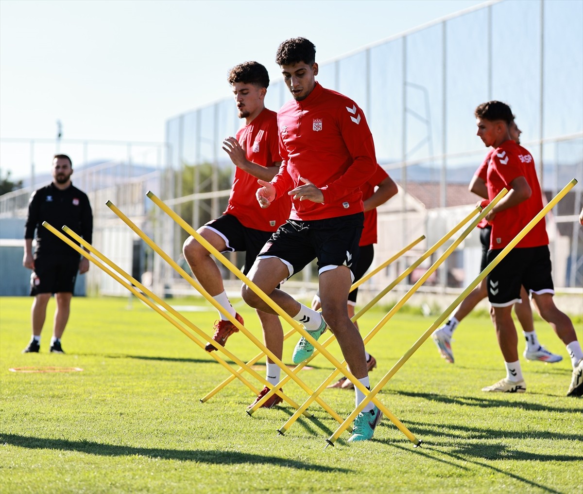 EMS Yapı Sivasspor, 2024-2025 sezonu hazırlıklarının üçüncü etap çalışmalarını...