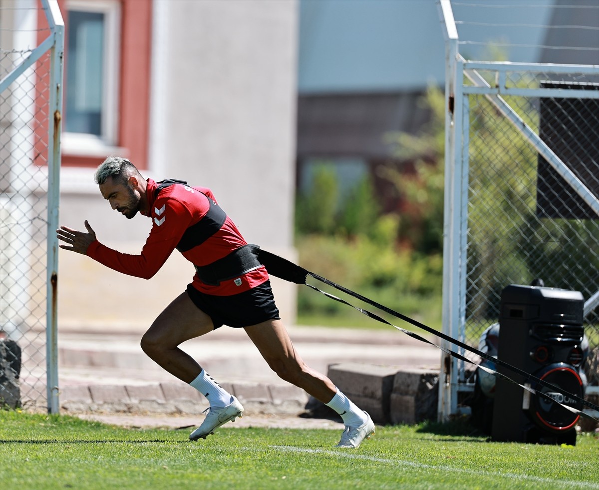 EMS Yapı Sivasspor, 2024-2025 sezonu hazırlıklarının üçüncü etap çalışmalarını teknik direktör...