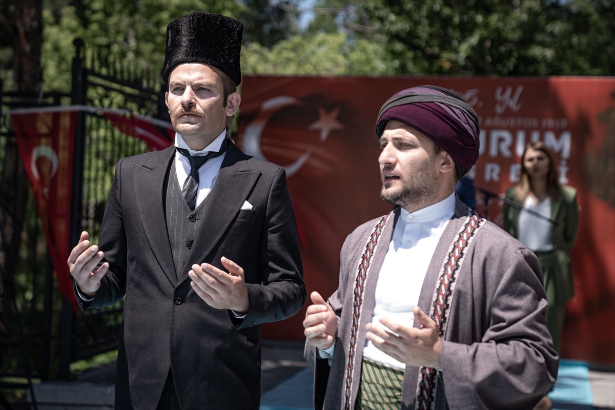 Erzurum Kongresi'nin 105. yıl dönümü dolayısıyla Havuzbaşı Kent Meydanı'nda kutlama töreni...