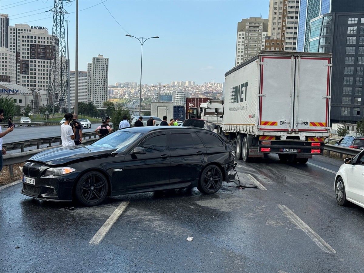 Esenyurt'ta çok sayıda aracın karıştığı zincirleme trafik kazası nedeniyle ilk belirlemelere göre...