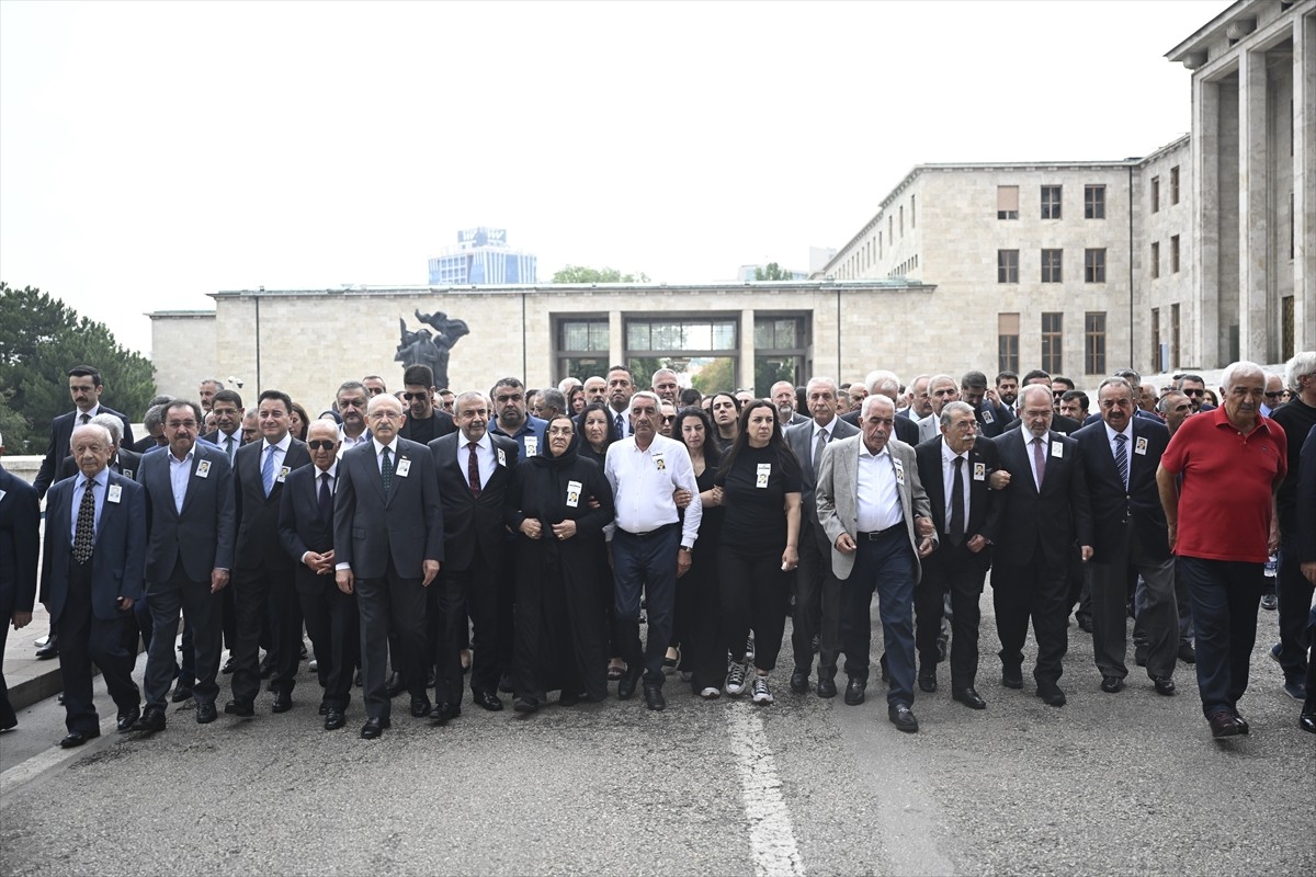 Eski Devlet Bakanı Salih Sümer için Meclis'te cenaze töreni düzenlendi. Ankara'da tedavi gördüğü...