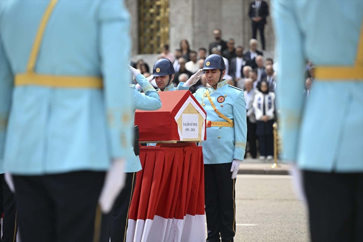 Eski Devlet Bakanı Salih Sümer için Meclis'te cenaze töreni düzenlendi. Ankara'da tedavi gördüğü...