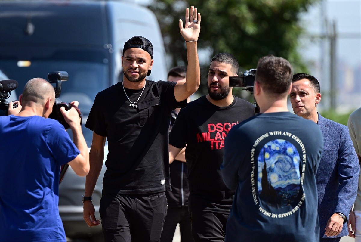  Fenerbahçe'nin transfer görüşmelerine başlandığını duyurduğu Faslı futbolcu Youssef En-Nesyri...