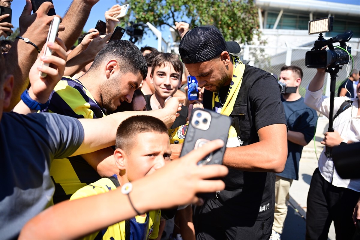 Fenerbahçe'nin transfer görüşmelerine başlandığını duyurduğu Faslı futbolcu Youssef En-Nesyri...