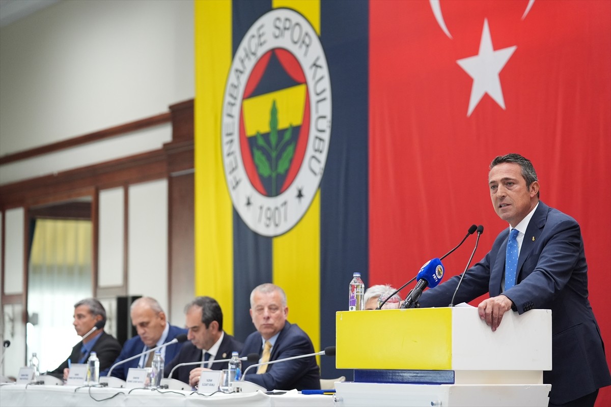 Fenerbahçe Kulübü Başkanı Ali Koç, Kalamış'taki Fenerbahçe Faruk Ilgaz Tesisleri'nde...