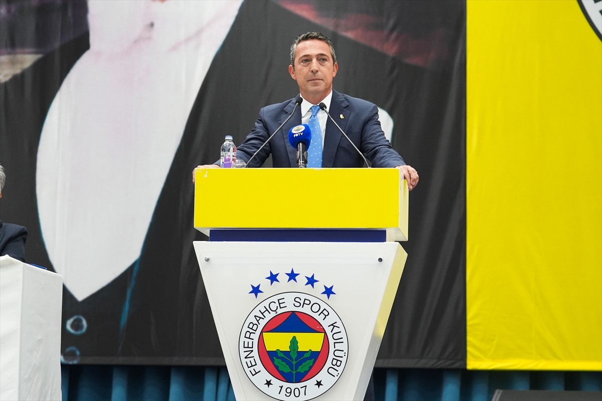 Fenerbahçe Kulübü Başkanı Ali Koç, Kalamış'taki Fenerbahçe Faruk Ilgaz Tesisleri'nde...