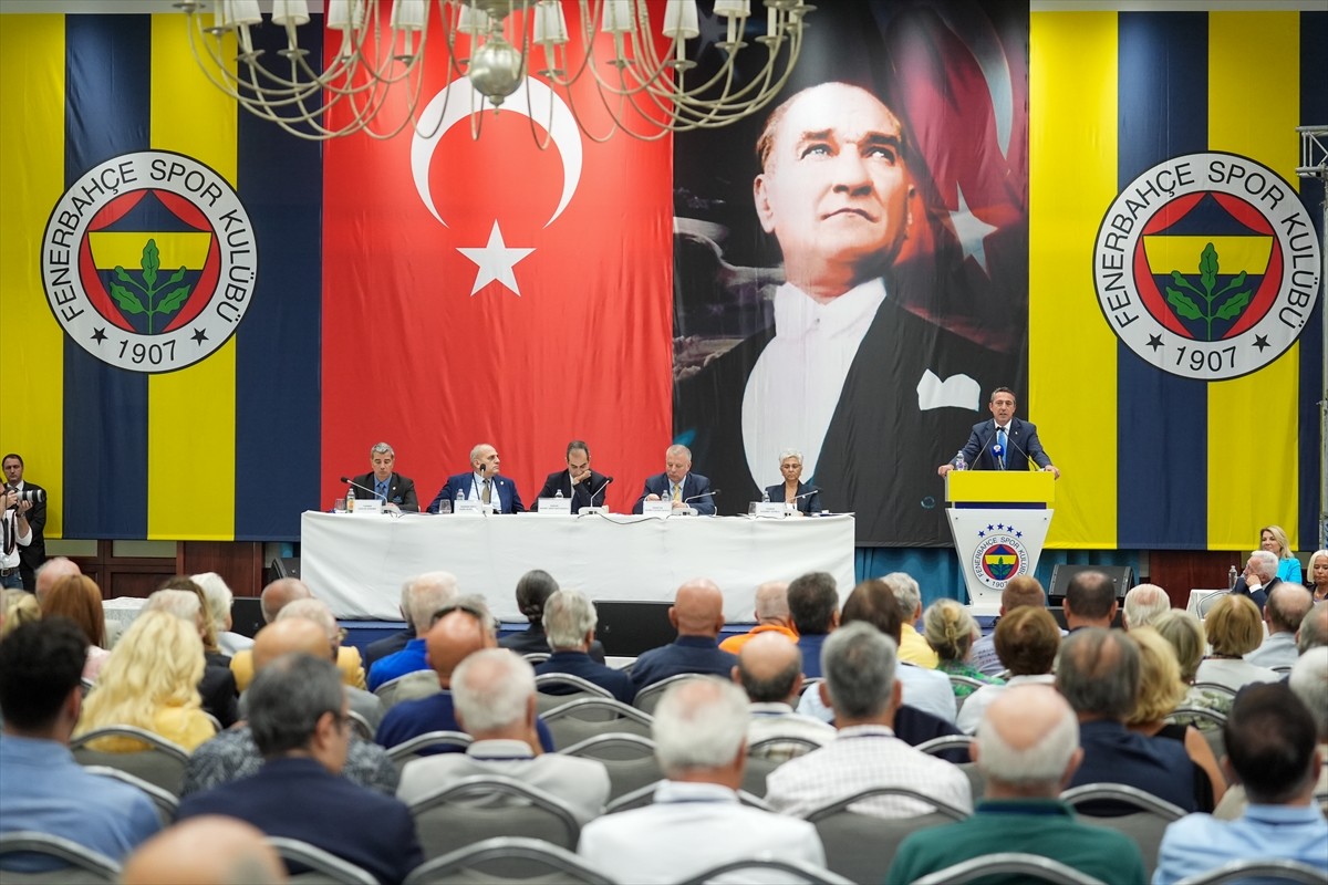 Fenerbahçe Kulübü Başkanı Ali Koç, Kalamış'taki Fenerbahçe Faruk Ilgaz Tesisleri'nde...