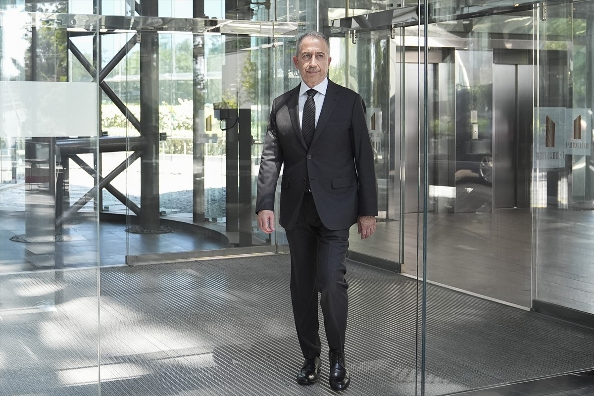 Fenerbahçe Kulübü Başkanı Ali Koç, Kulüpler Birliği Vakfının yeni başkanının seçileceği toplantıya...