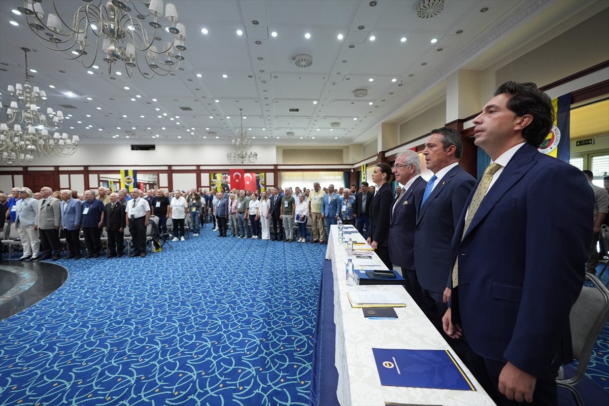 Fenerbahçe Kulübü Yüksek Divan Kurulu (YDK) toplantısı başladı. Kalamış'taki Fenerbahçe Faruk...