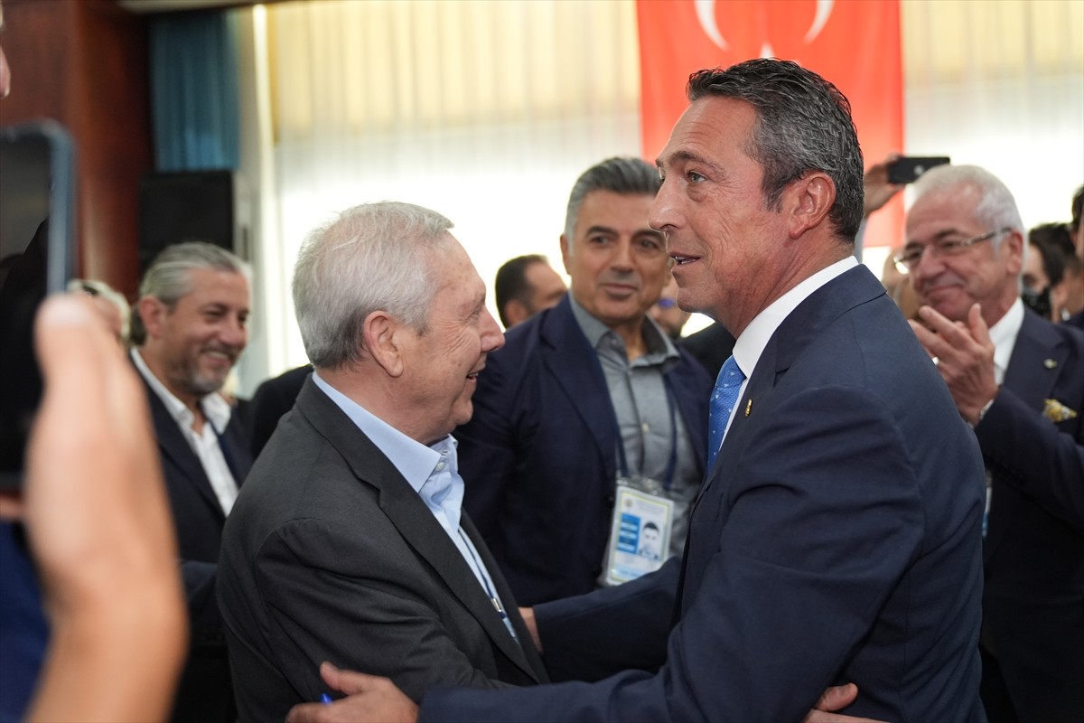 Fenerbahçe Kulübü Yüksek Divan Kurulu (YDK) toplantısı başladı. Kalamış'taki Fenerbahçe Faruk...