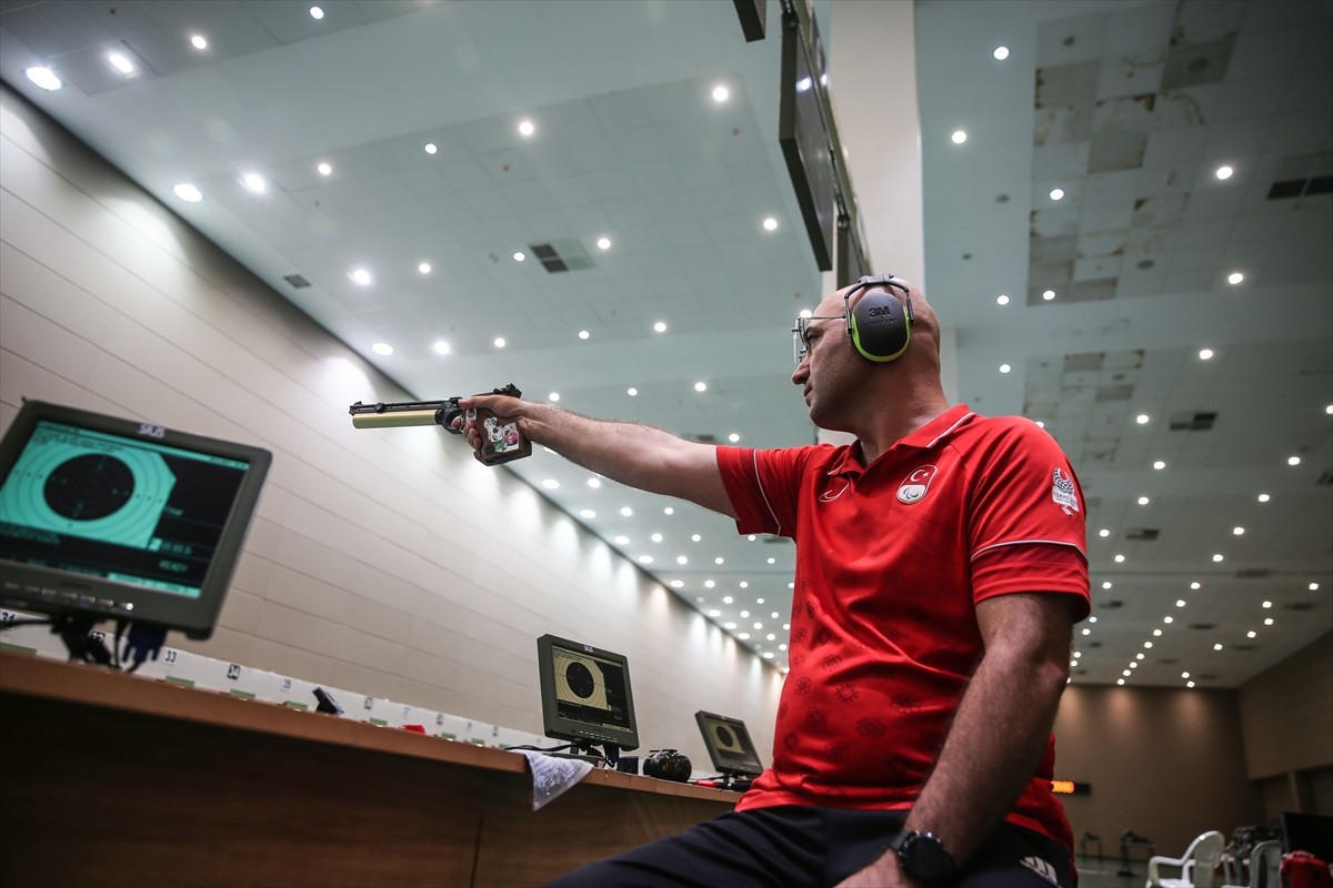 Fransa'da düzenlenecek Paris 2024 Paralimpik Oyunları'nda 8 sporcuyla mücadele edecek Para...