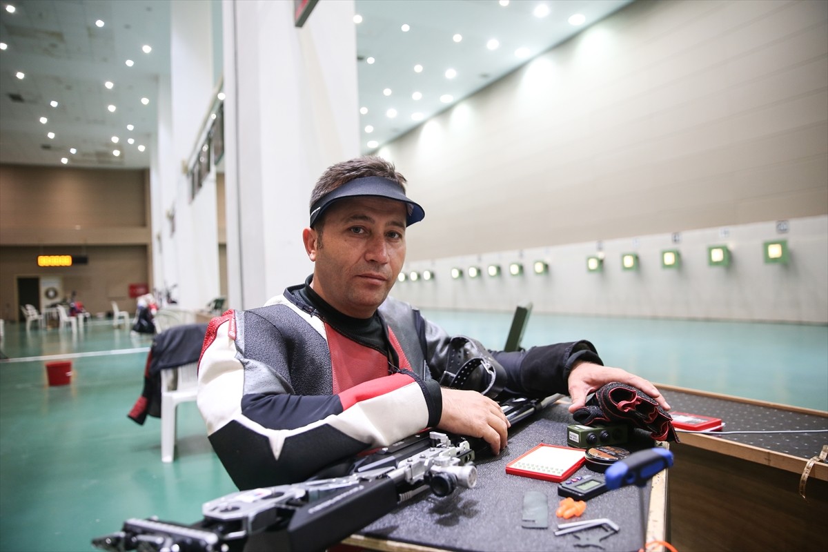 Fransa'da düzenlenecek Paris 2024 Paralimpik Oyunları'nda 8 sporcuyla mücadele edecek Para...