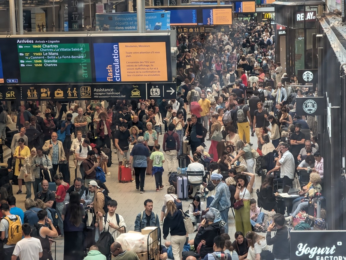 Fransa'da Paris 2024 Yaz Olimpiyat Oyunları'nın açılış töreninin birkaç saat öncesinde tren...