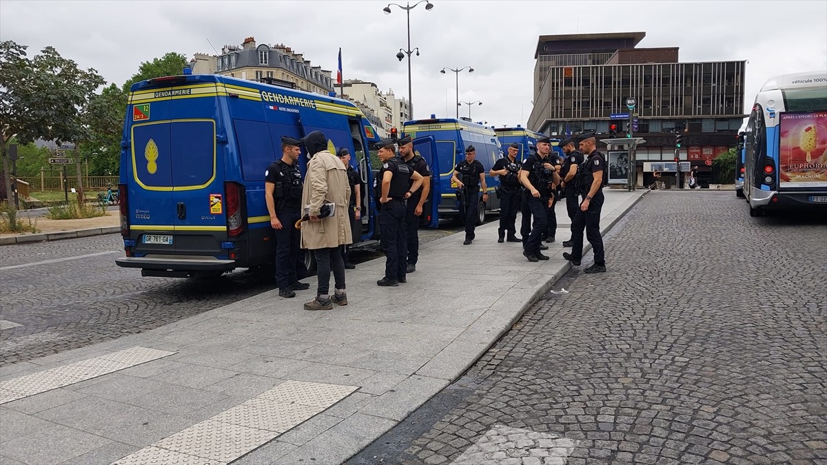 Fransa'da Paris 2024 Yaz Olimpiyat Oyunları'nın açılış töreninin birkaç saat öncesinde tren...