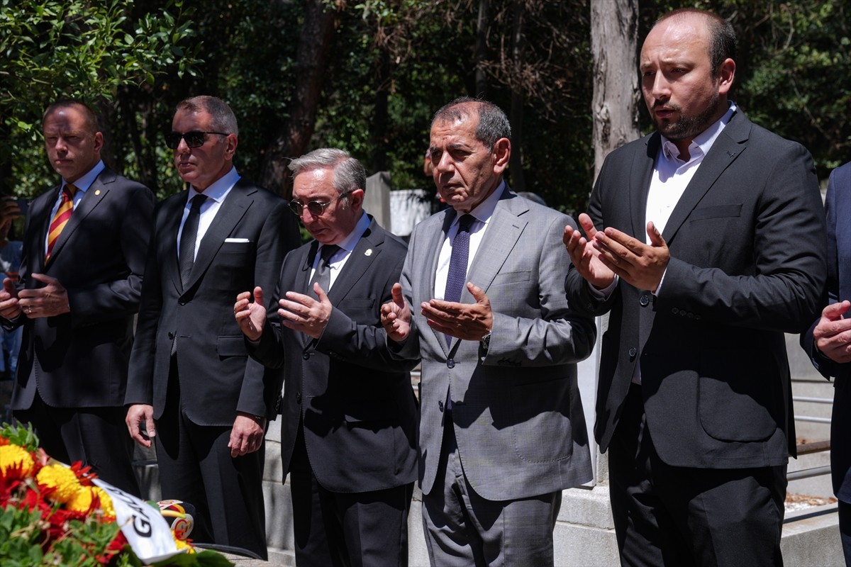 Galatasaray Spor Kulübünün kurucusu Ali Sami Yen, vefatının 73. yıl dönümünde Feriköy...