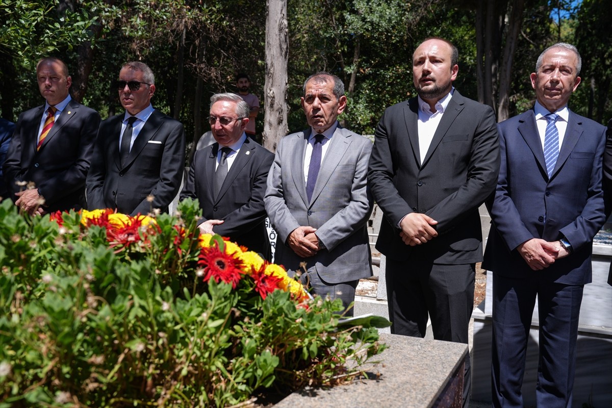 Galatasaray Spor Kulübünün kurucusu Ali Sami Yen, vefatının 73. yıl dönümünde Feriköy...