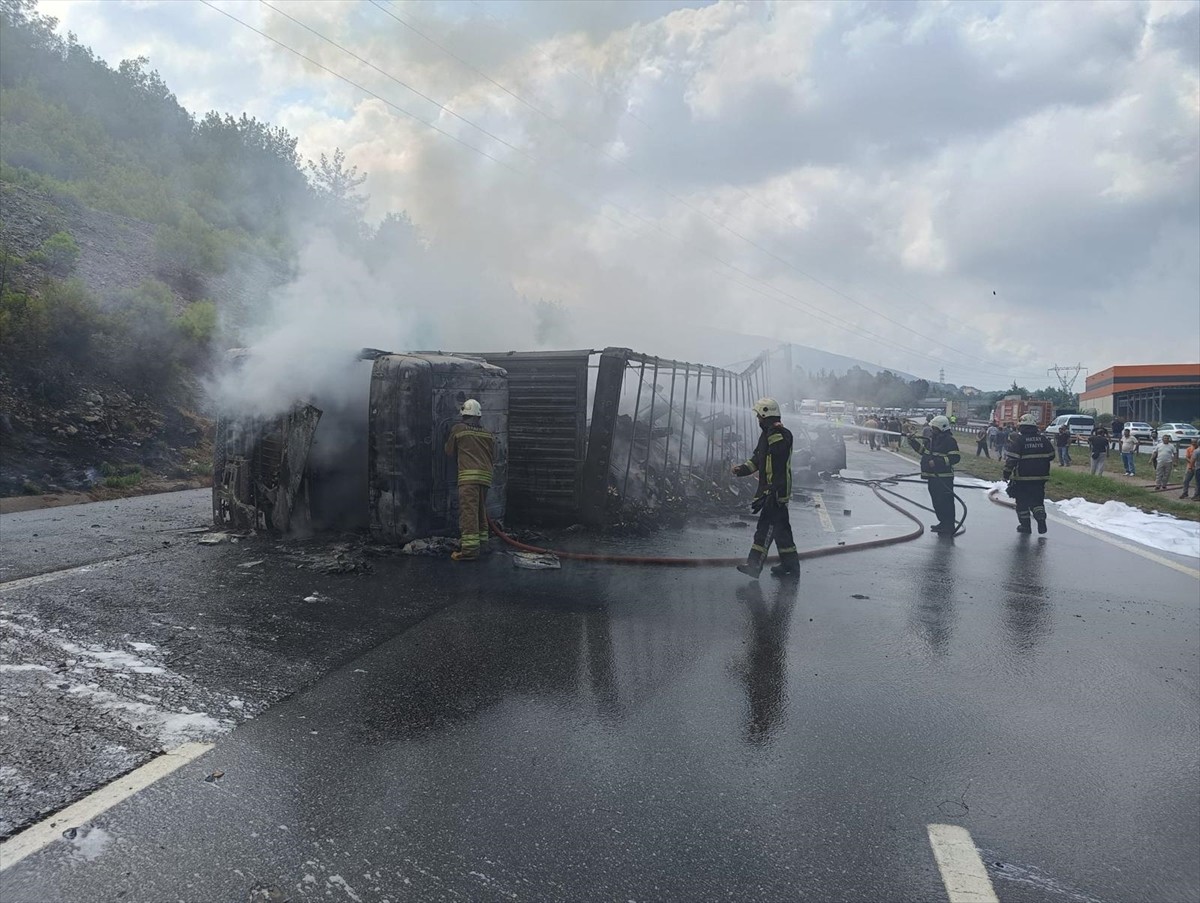 Hatay'ın İskenderun ilçesinde tır ile otomobilin çarpışması sonucu 2 kişi yaralandı. Kaza sonrası...