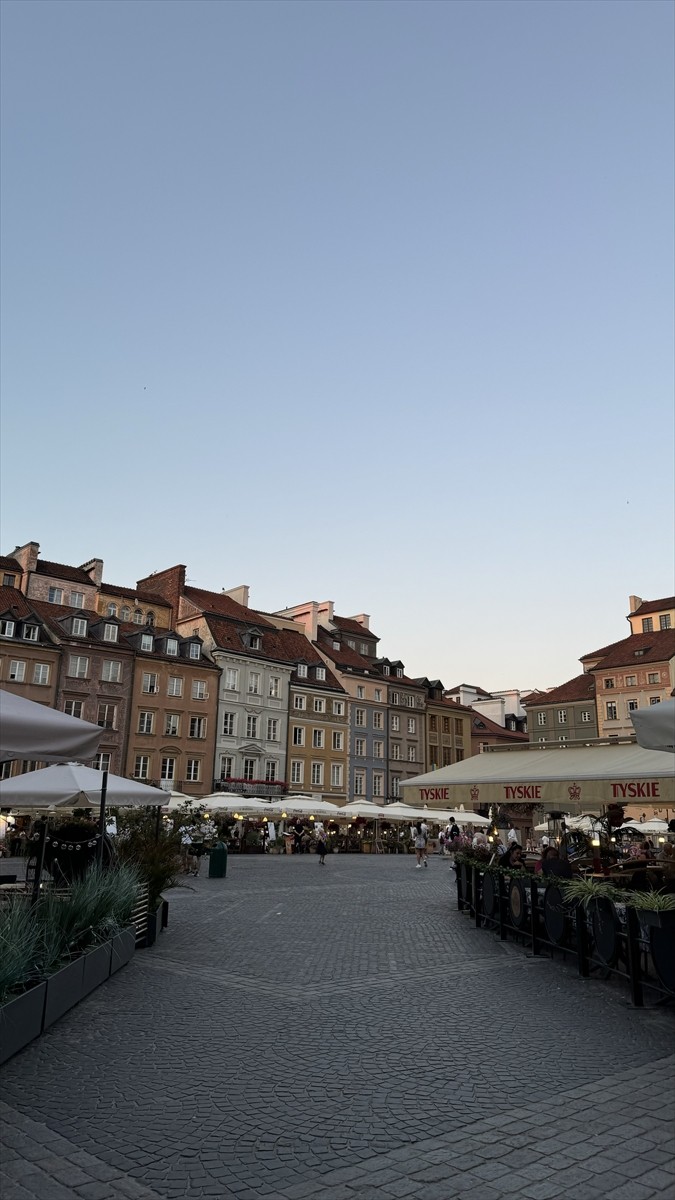 İkinci Dünya Savaşı'nda yüzde 80'inin yok olmasının ardından adeta küllerinden doğarak "Anka Kuşu"...