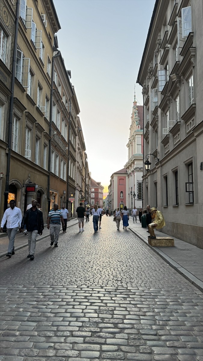 İkinci Dünya Savaşı'nda yüzde 80'inin yok olmasının ardından adeta küllerinden doğarak "Anka Kuşu"...