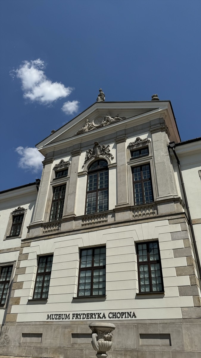 İkinci Dünya Savaşı'nda yüzde 80'inin yok olmasının ardından adeta küllerinden doğarak "Anka Kuşu"...