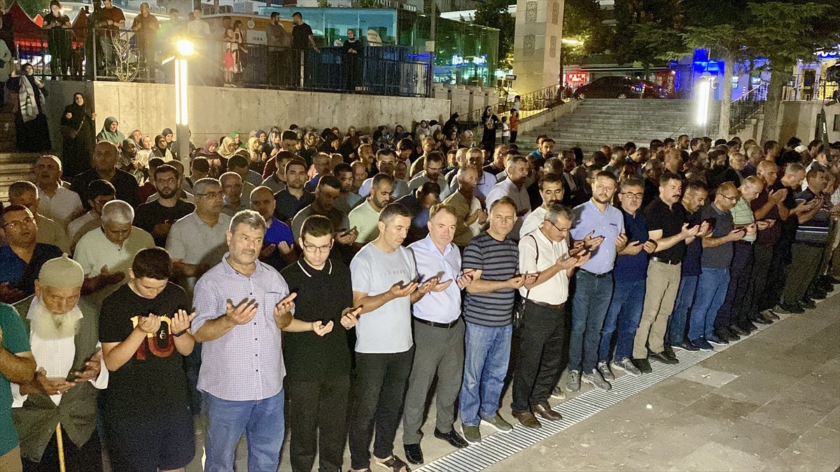 İran'ın başkenti Tahran'da suikasta uğrayan Hamas Siyasi Büro Başkanı İsmail Heniyye için...