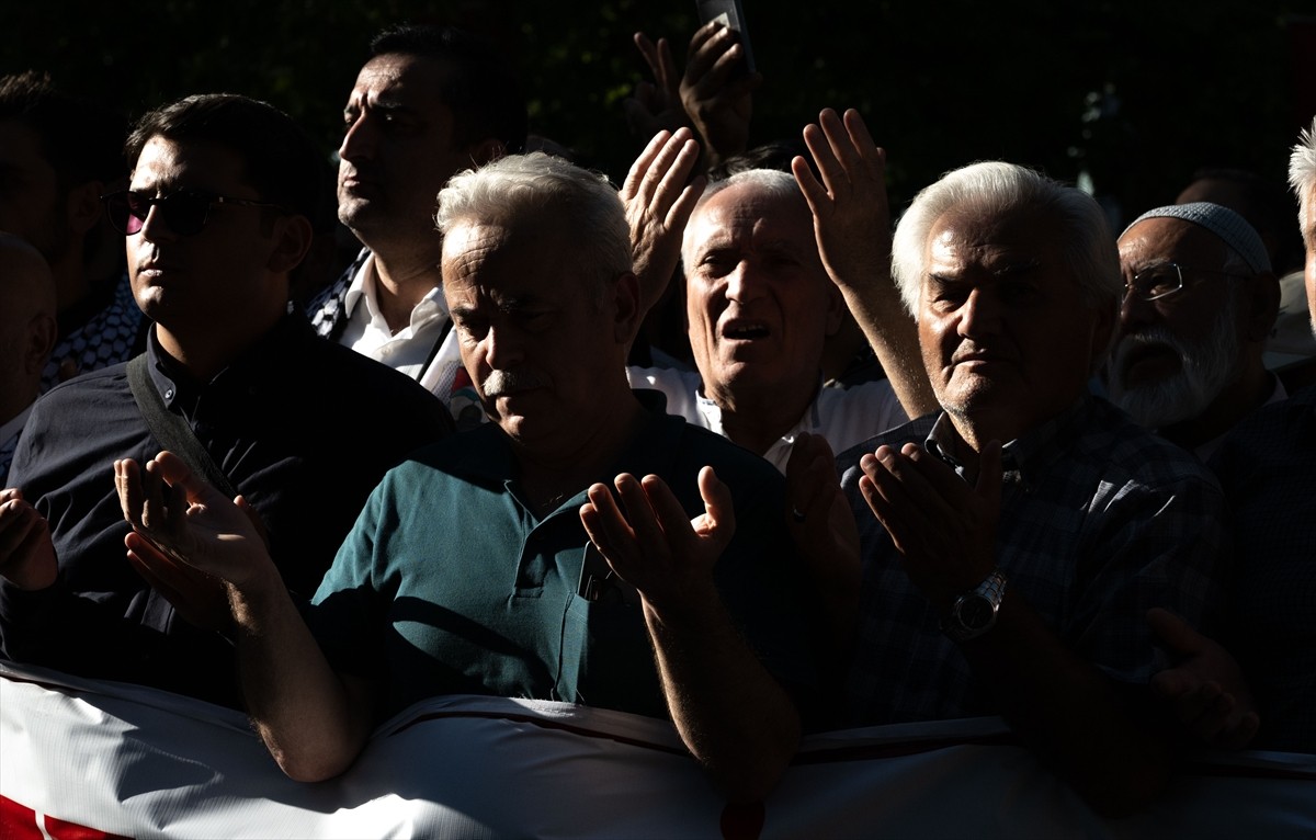 İran'ın başkenti Tahran'da suikasta uğrayan Hamas Siyasi Büro Başkanı İsmail Heniyye için...