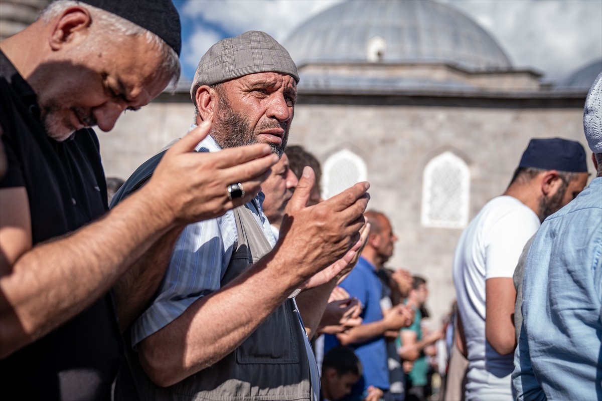 İran'ın başkenti Tahran'da suikasta uğrayan Hamas Siyasi Büro Başkanı İsmail Heniyye için Erzurum...