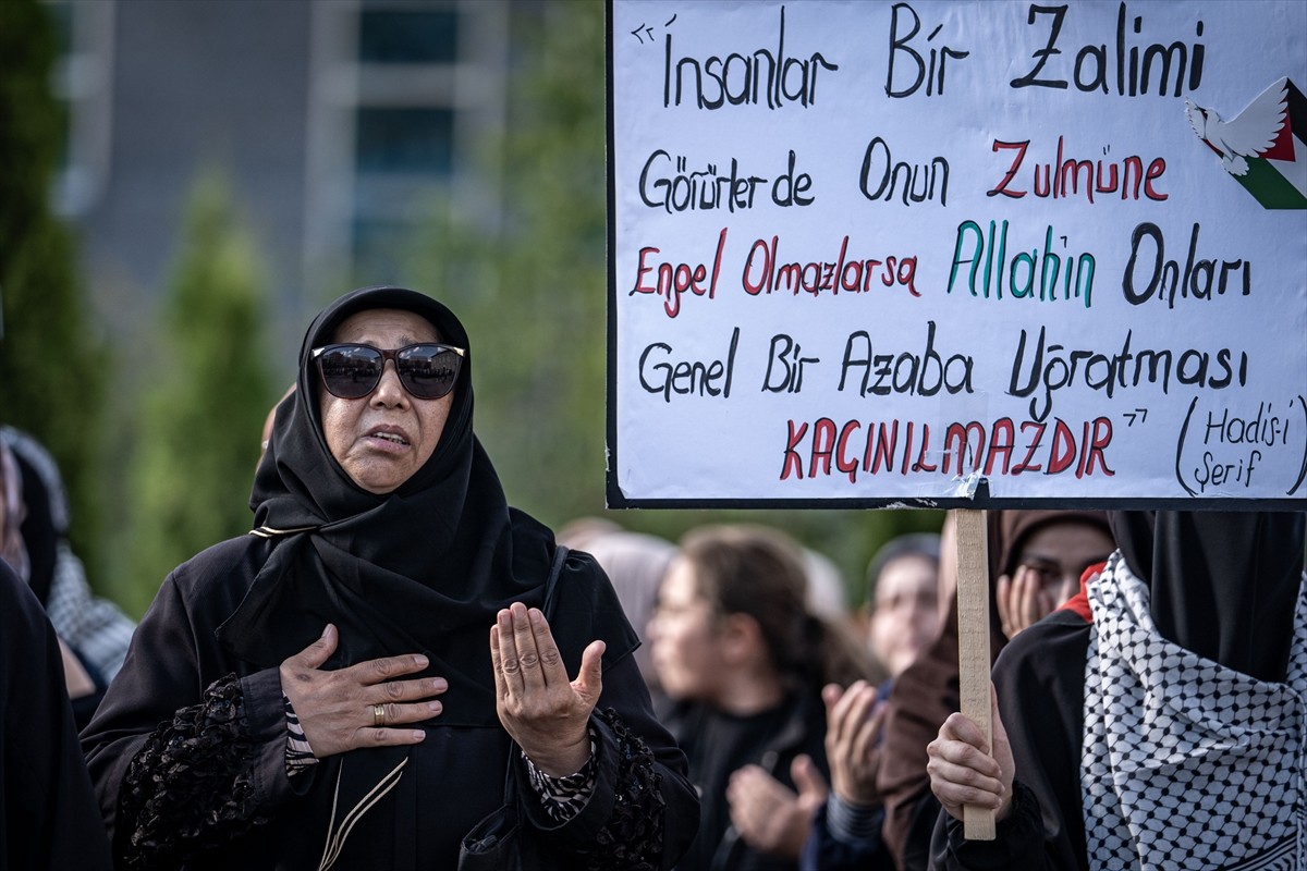 İran'ın başkenti Tahran'da suikasta uğrayan Hamas Siyasi Büro Başkanı İsmail Heniyye için Erzurum...