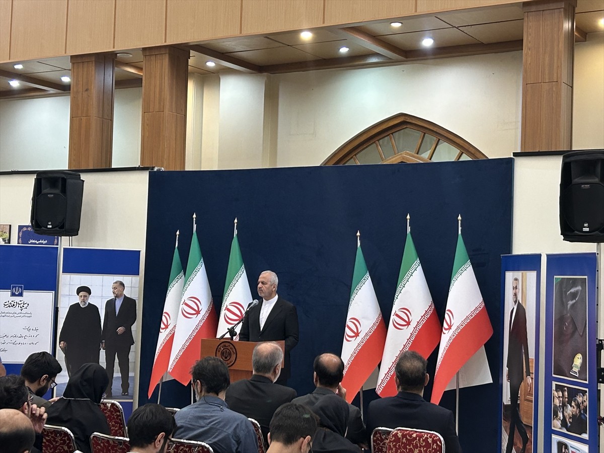 İran Dışişleri Bakanlığı Sözcüsü Nasır Kenani, ABD Başkanı Joe Biden'ın kasımda yapılacak...