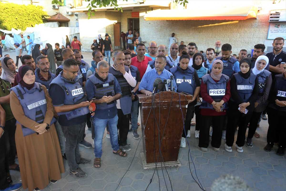 İsrail'in abluka altındaki Gazze Şeridi'ne yönelik yıkıcı saldırıları 299 gündür sürerken İsrail...