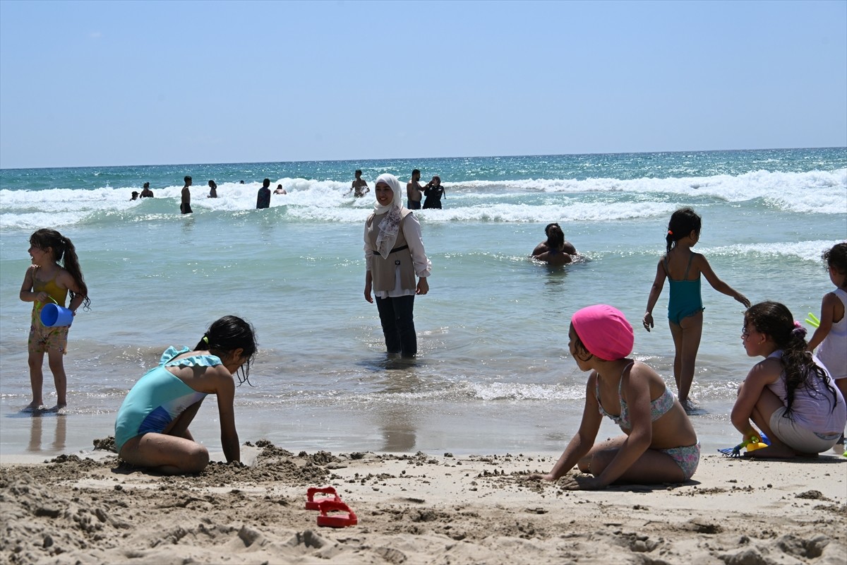 İsrail'in Lübnan'a yönelik artan saldırı tehdidine rağmen sınırdaki çatışma bölgesine kısa bir...